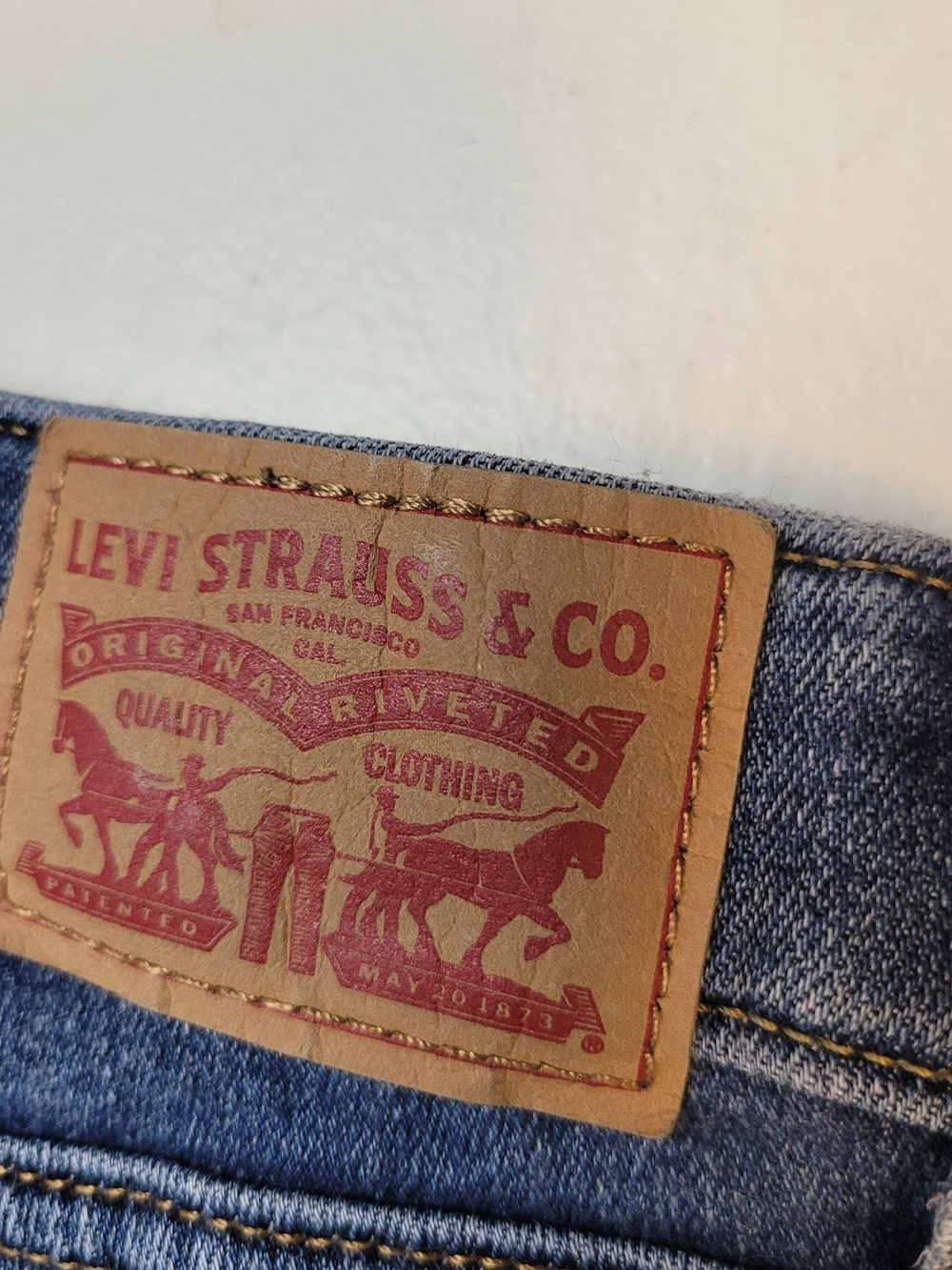 Levi's 721 High Rise Ripped Skinny Jeans - Picture 5 of 8